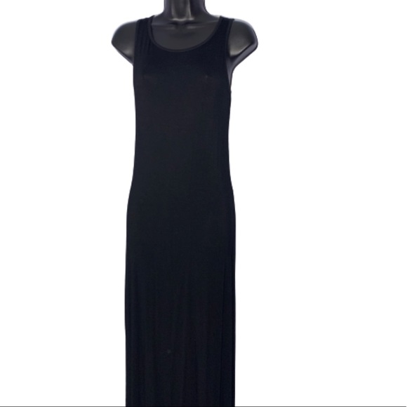 Luxe USA Dresses & Skirts - NWOT Black tank maxi with crochet back detail